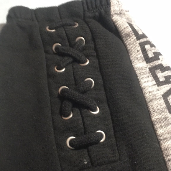 2 Pair of Victoria’s Secret Pants - Picture 6 of 7